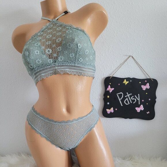 Victoria's Secret Lace Bralette  Set Small - Picture 1 of 5